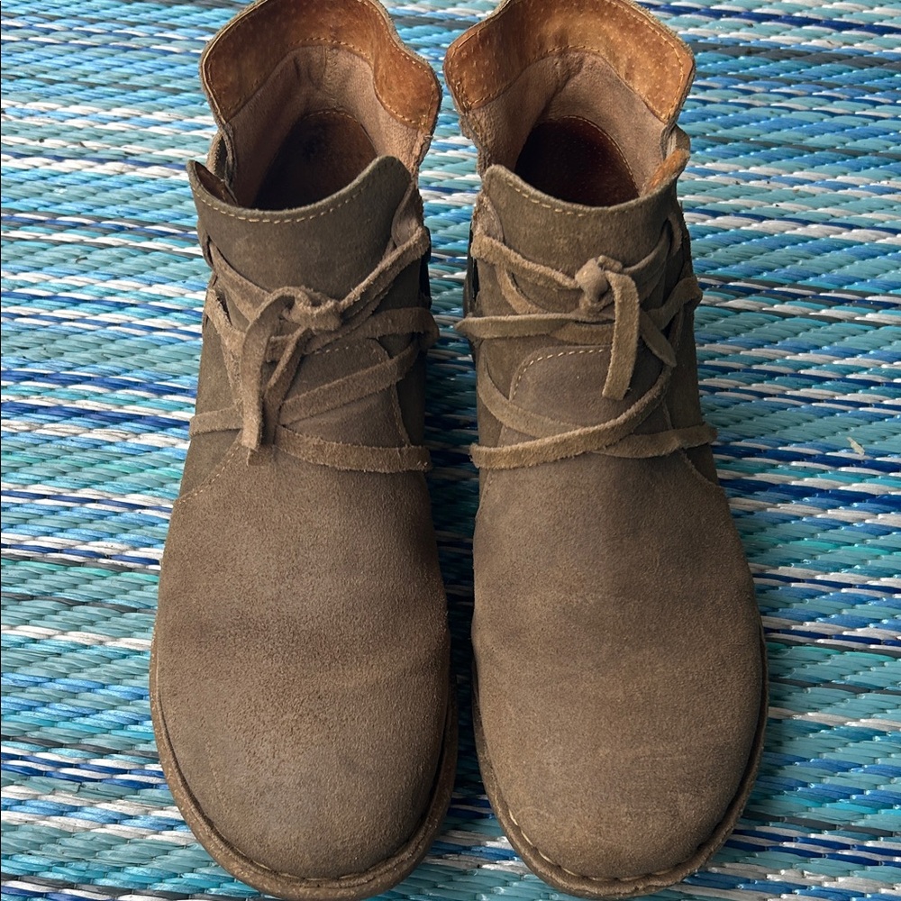 Born Tarklin ankle boots size 10/41